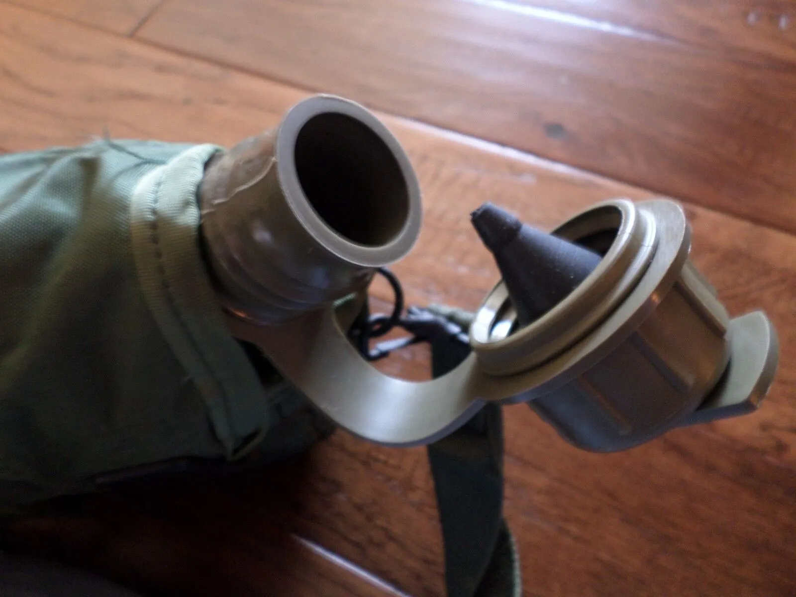 NEW U.S MILITARY ISSUE 2 QUART COLLAPSIBLE CANTEEN   COVER   STRAP NBC LID CAP